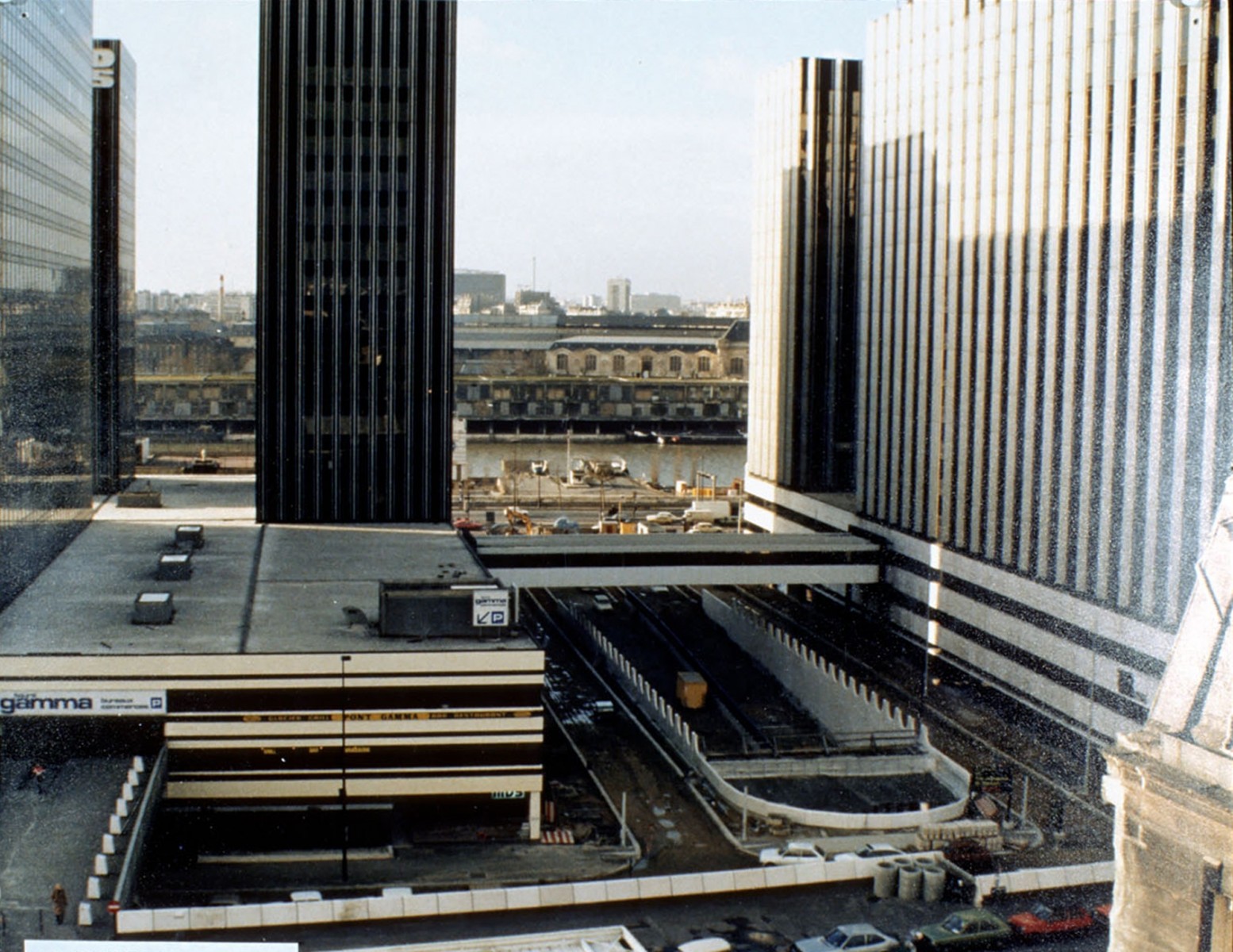 Exposition publique ZAC Gare de Lyon et rue de Bercy - Le passage Van Gogh (1981) © Apur