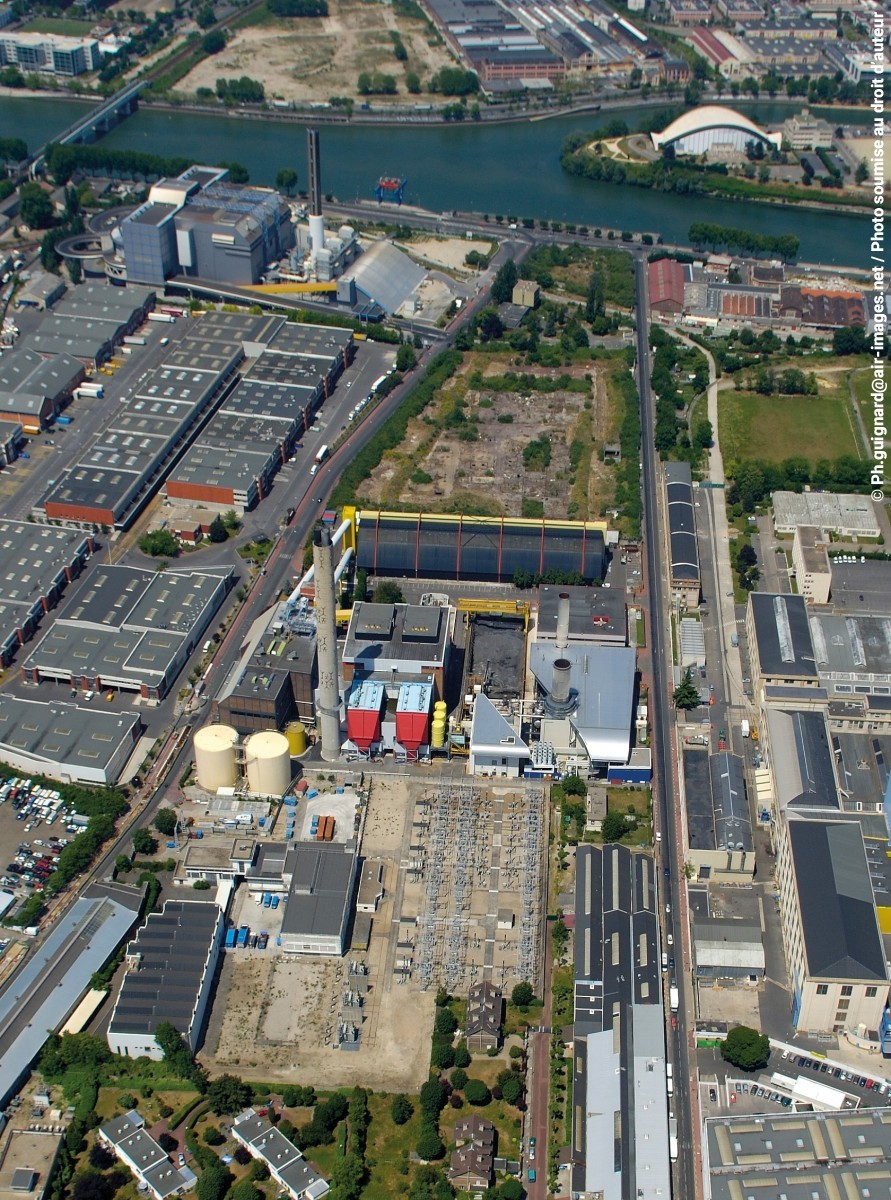Saint-Ouen :  le quartier des Docks,l'usine CPCU et les bâtiments Alstom © ph.guignard@air-images.net